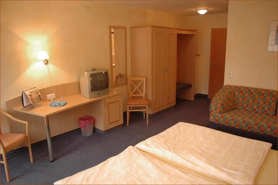 Gasthaus Gruner Baum Hotel Werbach Quarto foto
